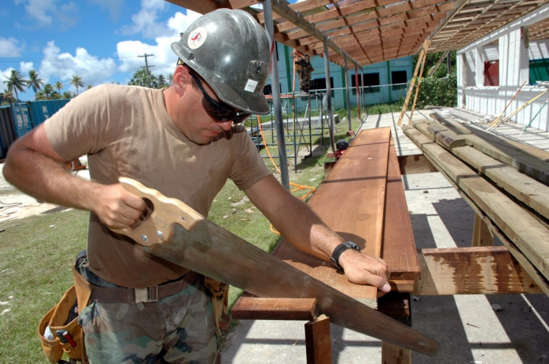 charpentier-CAUSSOLS-min_worker_construction_building_carpenter_male_job_build_helmet-893290